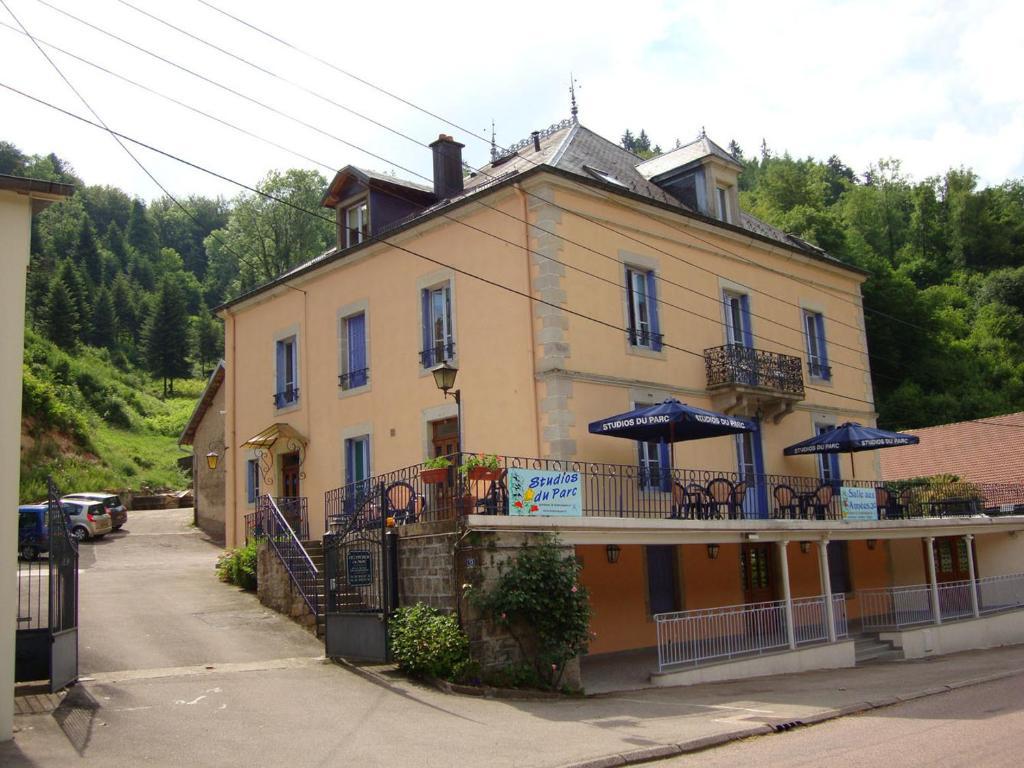 Aux Studios Du Parc Plombières-les-Bains Exterior photo